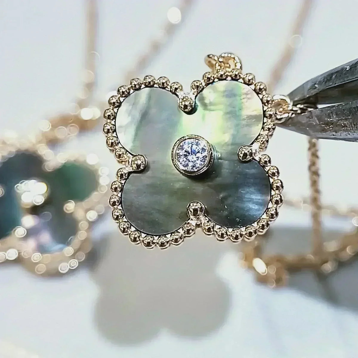 ¡®AuraJewelry¡¯CLOVER 15MM DIAMOND AND MOTHER-OF-GREY NECKLACE