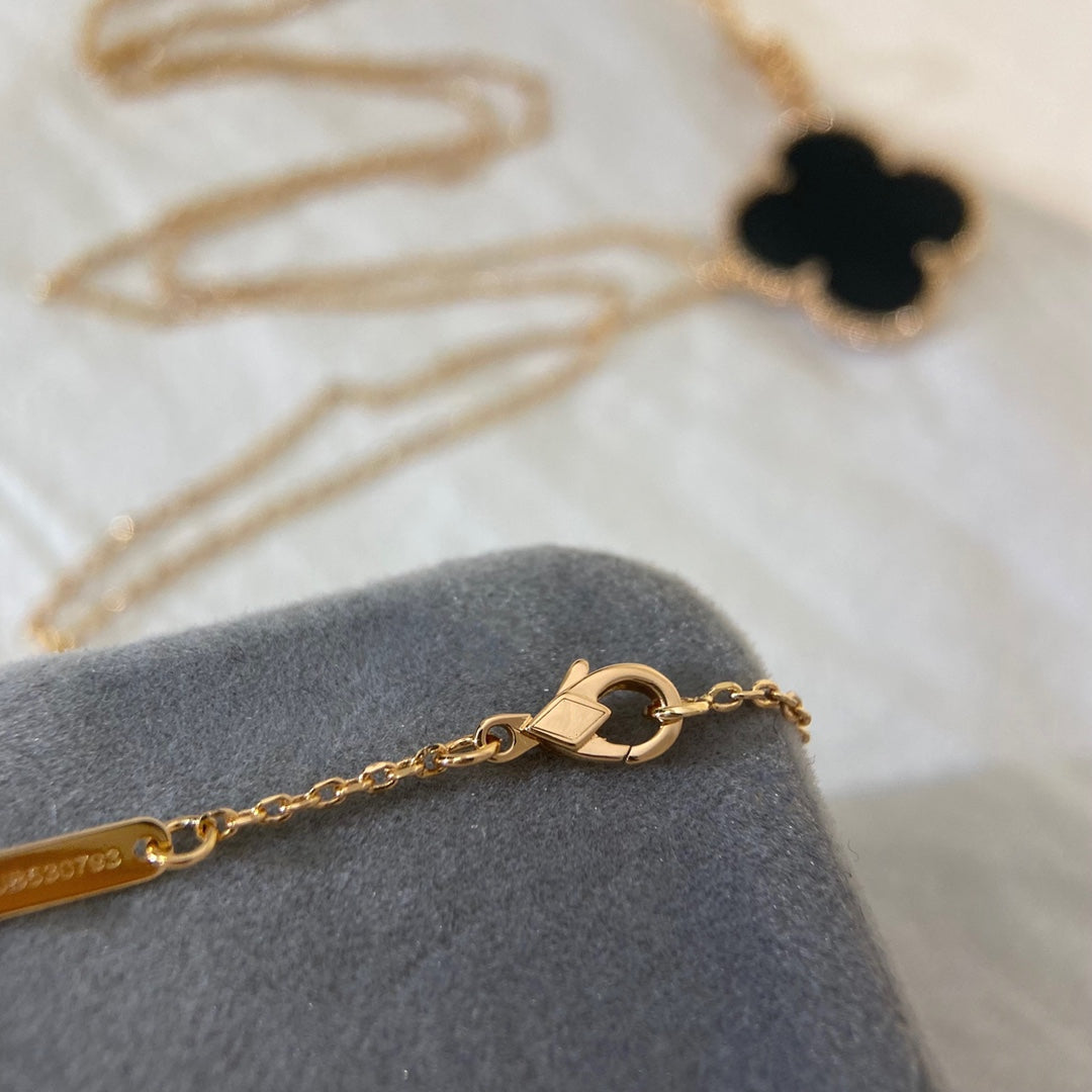 ¡®AuraJewelry¡¯CLOVER 25MM NECKLACE GOLD ONYX