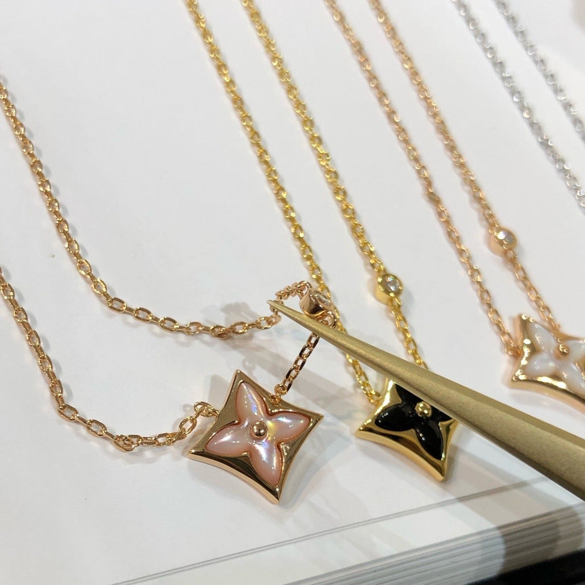¡®AuraJewelry¡¯STAR BLACK MOP NECKLACE