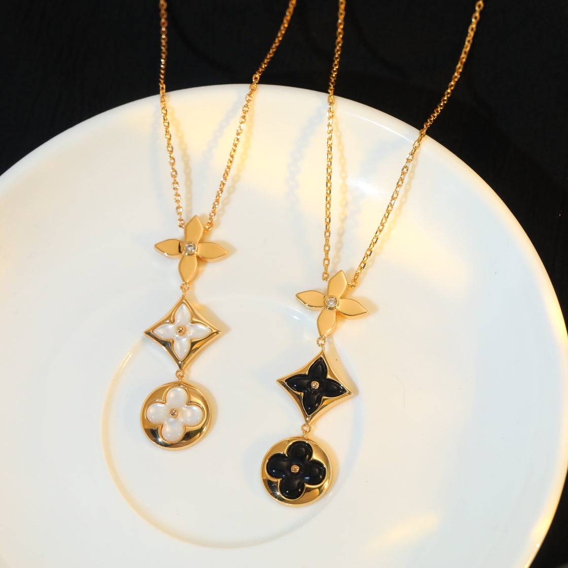 ¡®AuraJewelry¡¯STAR AND SUN ONYX PINK GOLD NECKLACE
