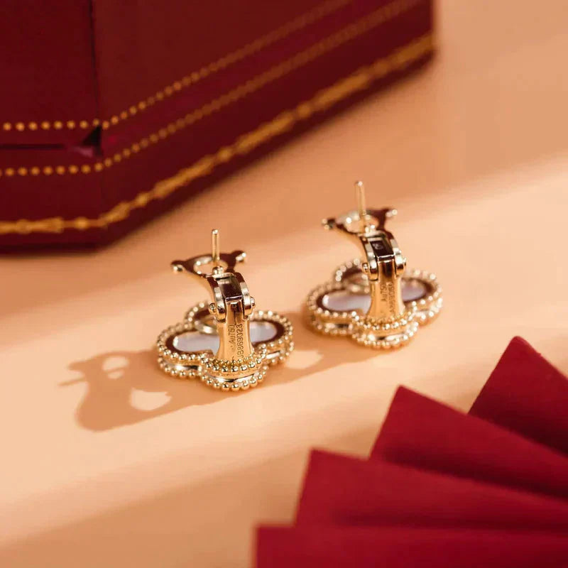 ¡®AuraJewelry¡¯CLOVER MEDIUM 1 MOTIFS WHITE MOP STUD EARRINGS