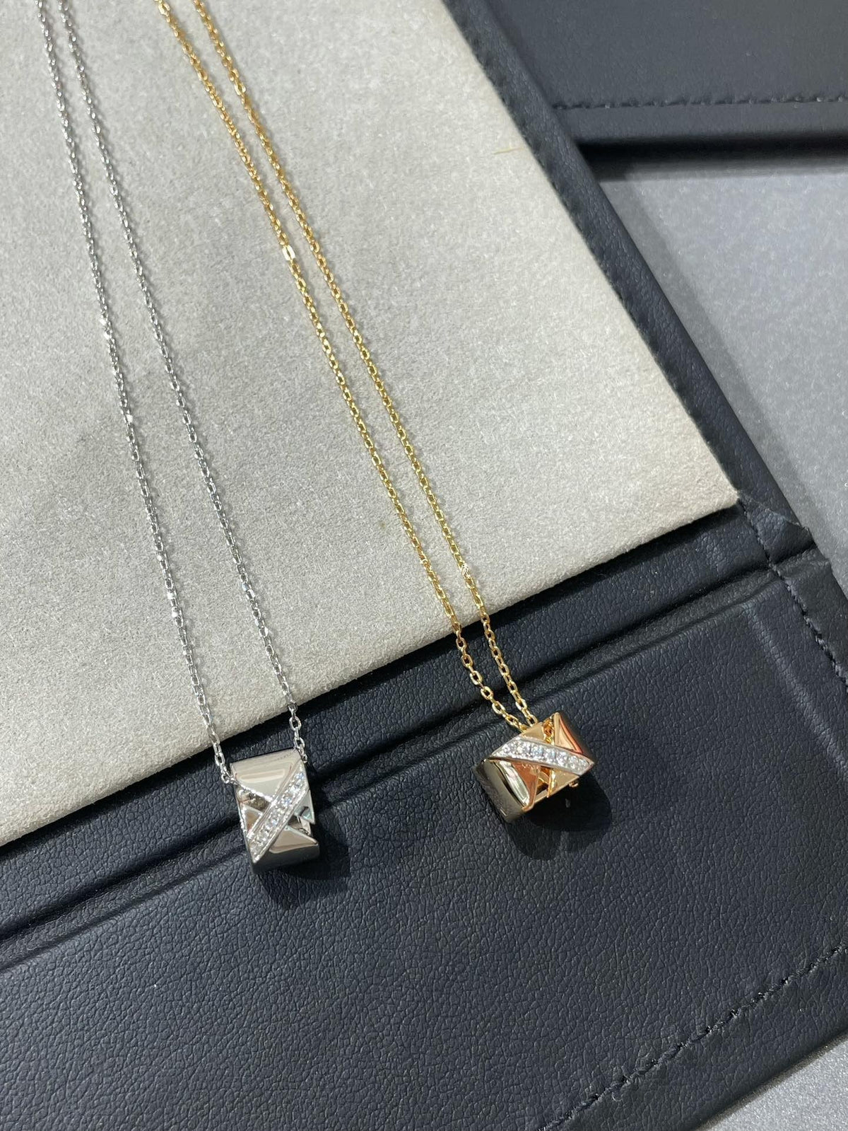¡®AuraJewelry¡¯LIENS EVIDENCE DIAMOND NECKLACE
