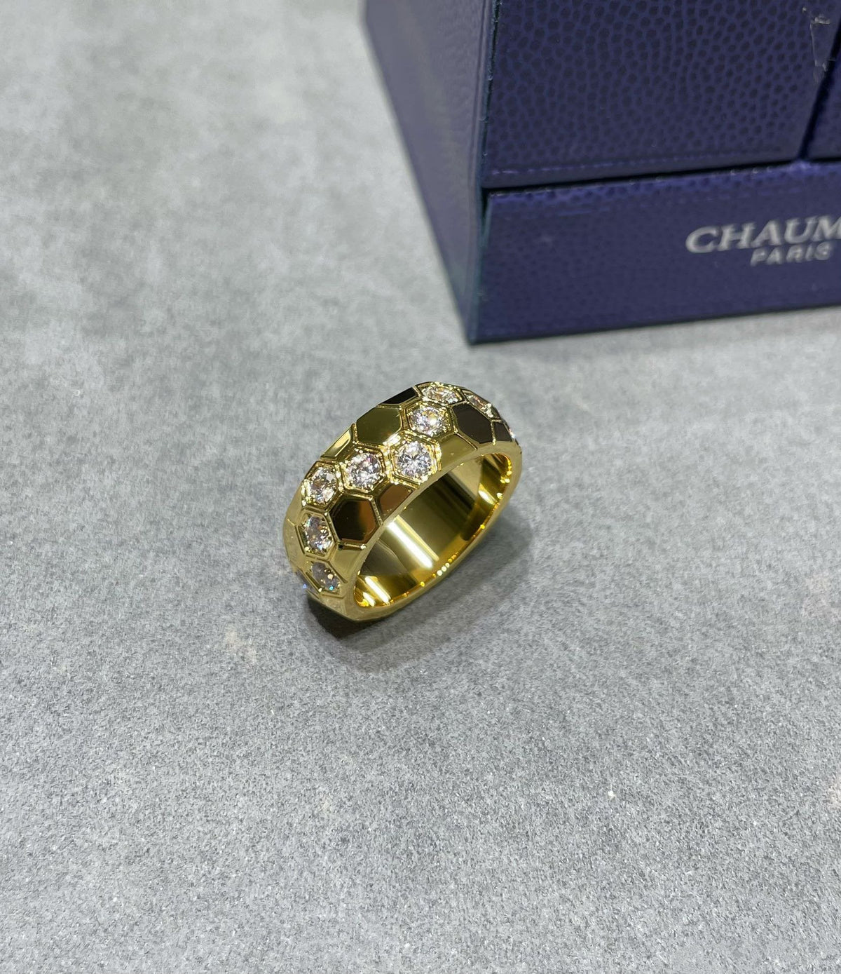¡®AuraJewelry¡¯BEE LOVE DIAMOND LARGE RING