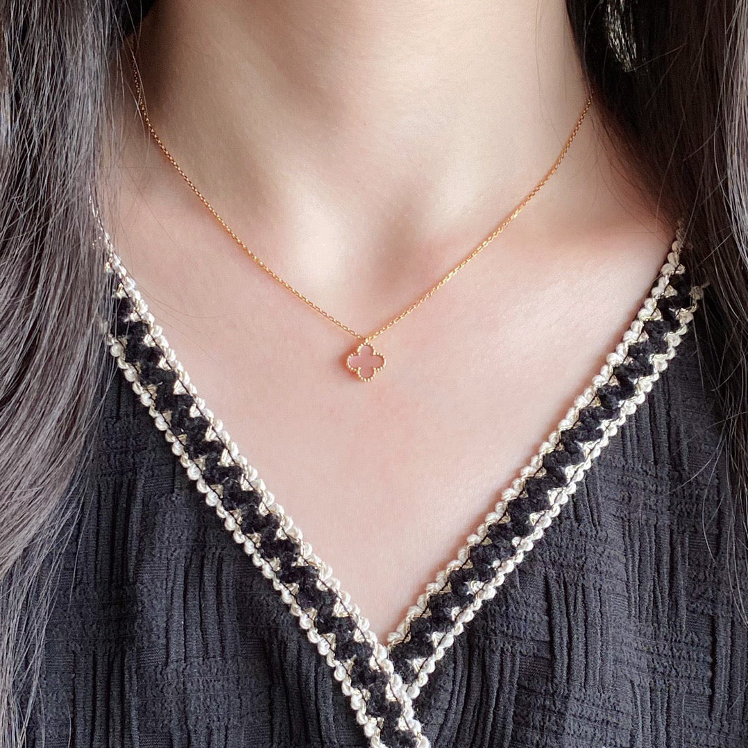 ¡®AuraJewelry¡¯CLOVER 15MM PINK MOTHER-OF-PEARL SINGLE FLOWER NECKLACE