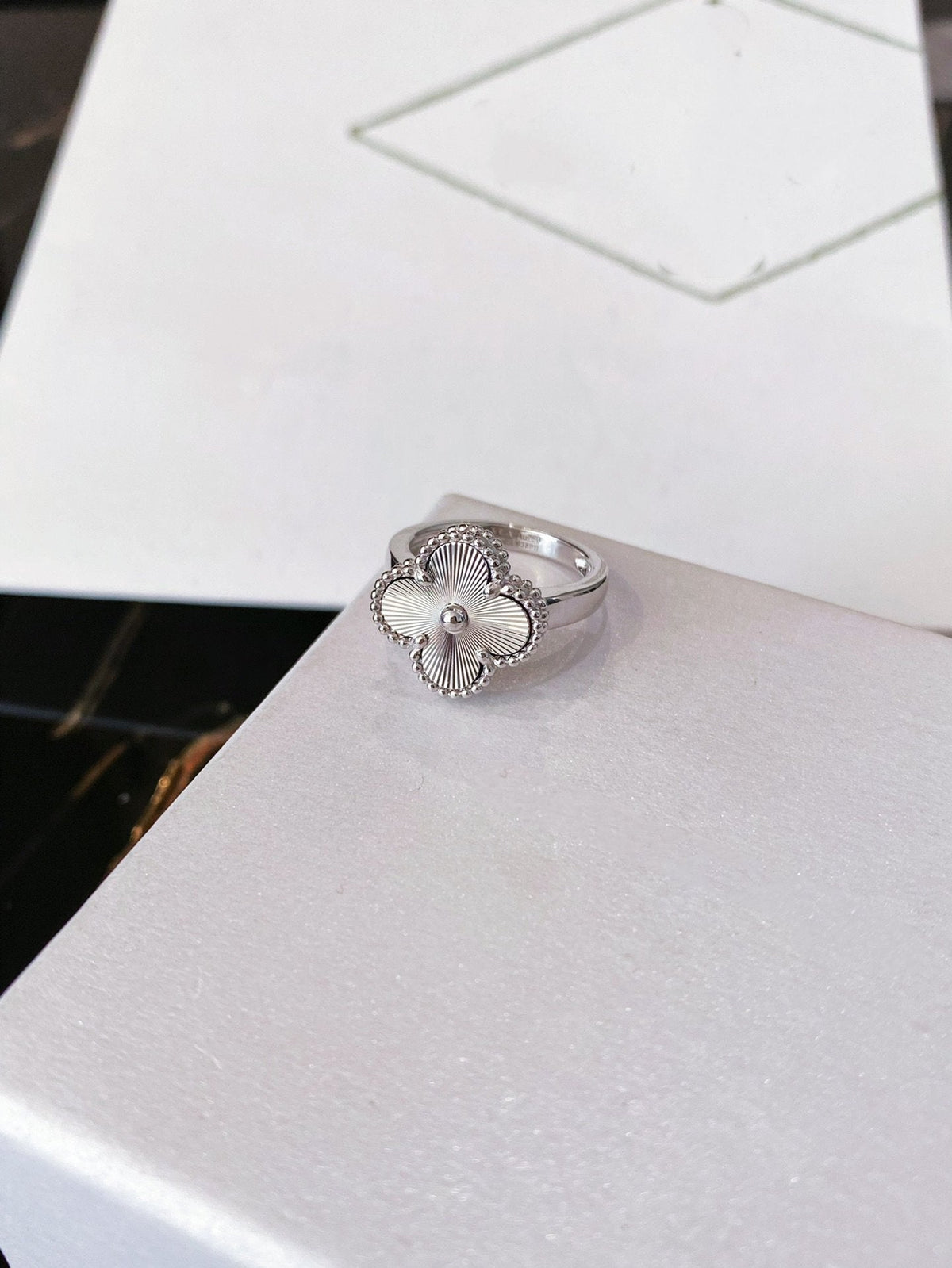 ¡®AuraJewelry¡¯CLOVER SILVER RING