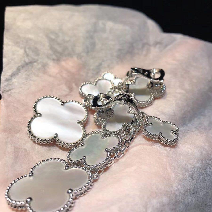 ¡®AuraJewelry¡¯CLOVER EARRINGS WHITE MOP 4 MOTIFS SILVER