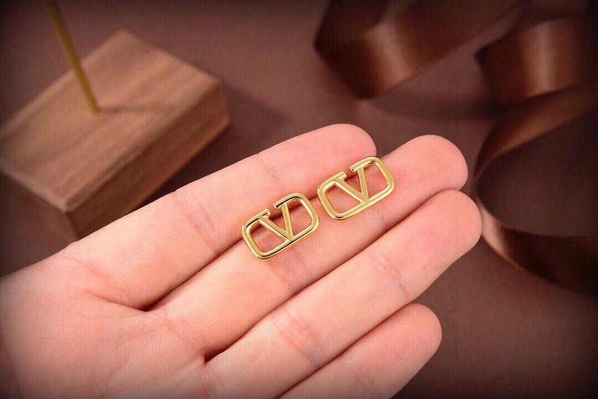 [AuraJewelry]Gold V-shaped stud earrings