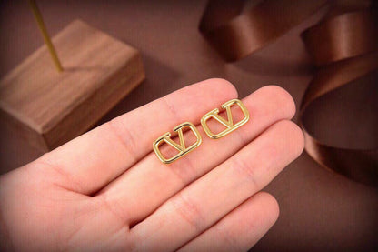 [AuraJewelry]Gold V-shaped stud earrings