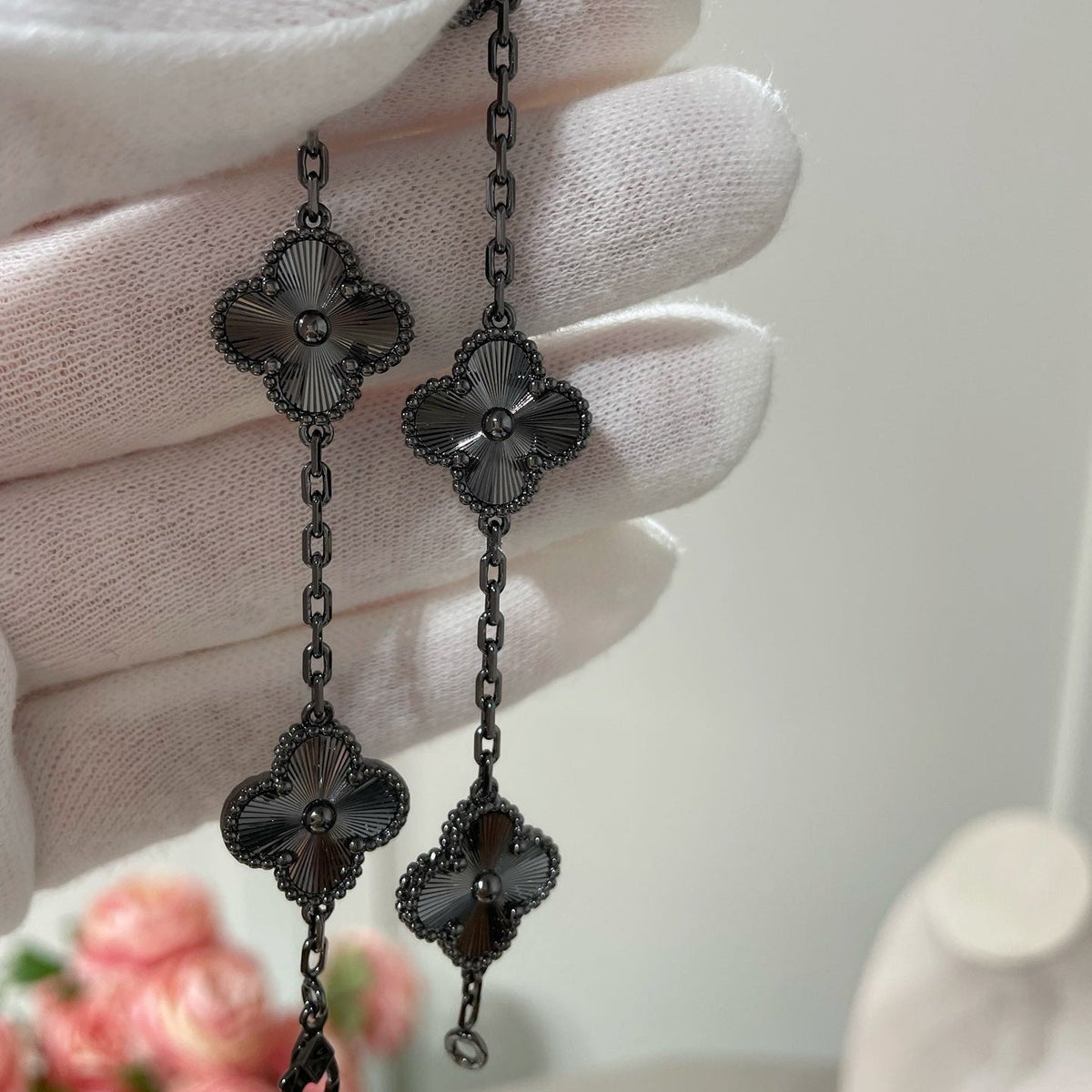 [AuraJewelry]New CLOVER 5 MOTIF BLACK BRACELET
