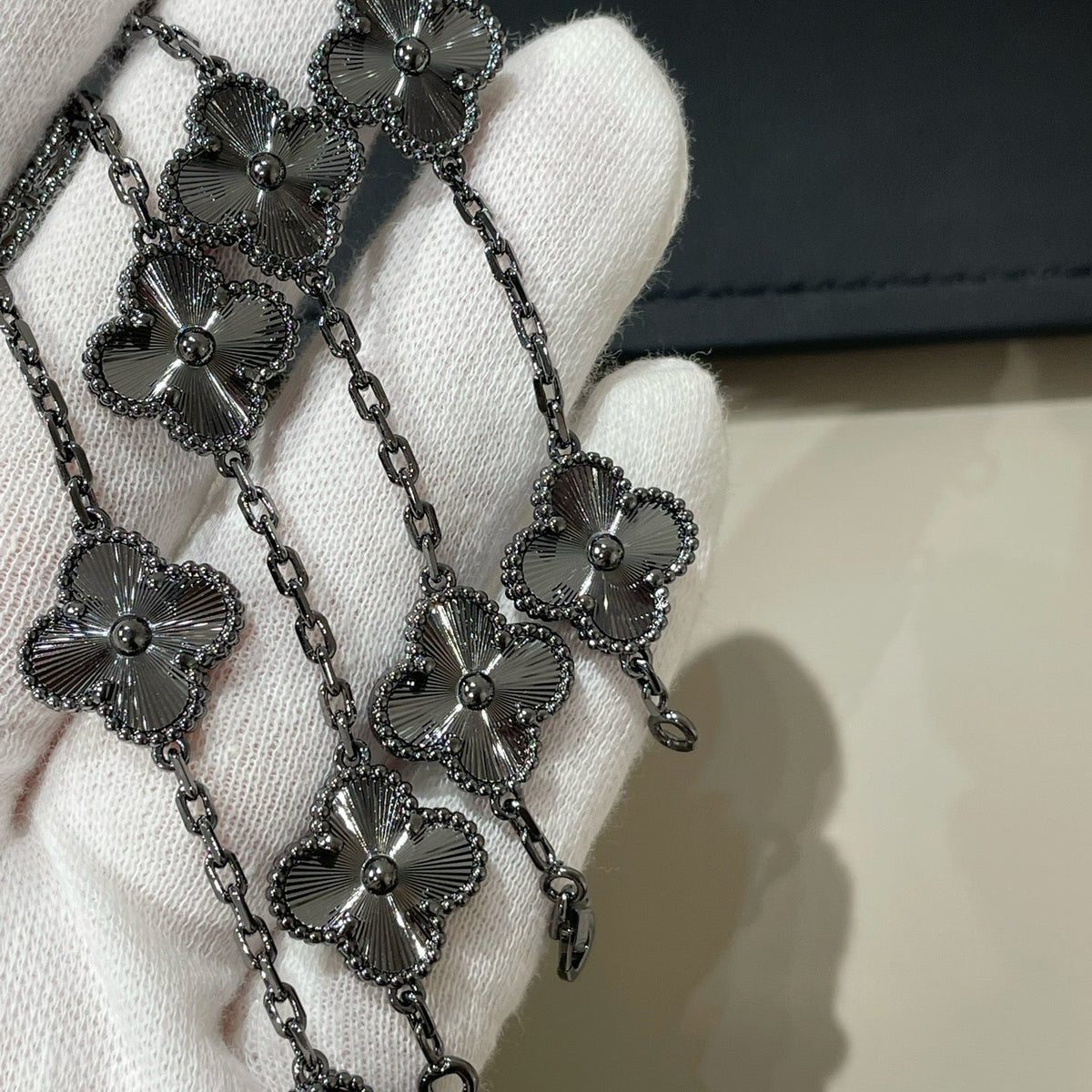 [AuraJewelry]New CLOVER 5 MOTIF BLACK BRACELET