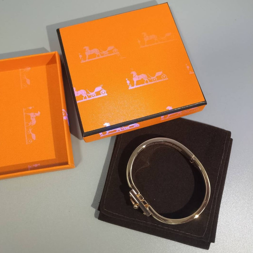 ¡®AuraJewelry¡¯H GREY BRACELET