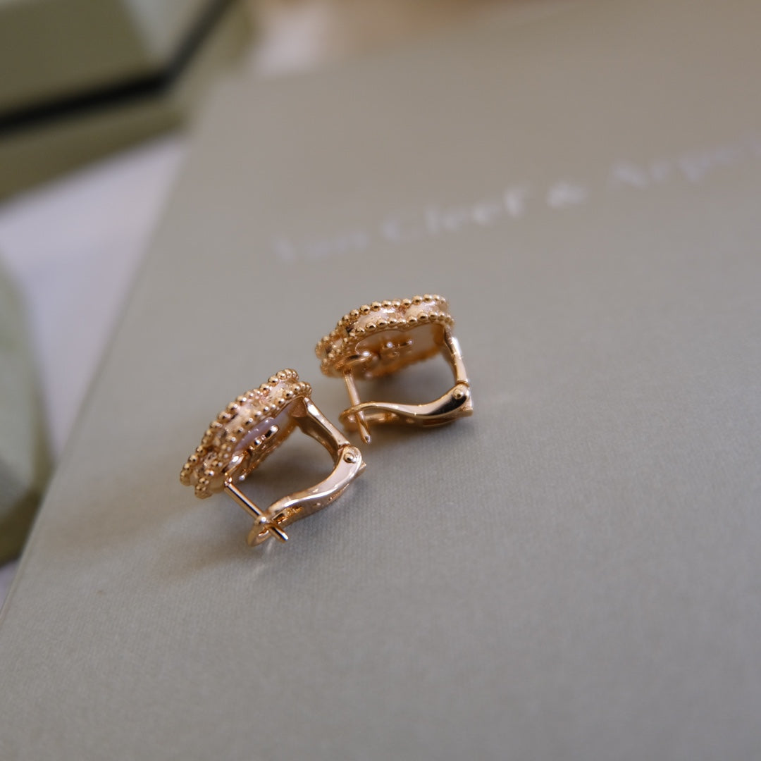 ¡®AuraJewelry¡¯LUCKY PINK GOLD WHITE MOP EARRINGS
