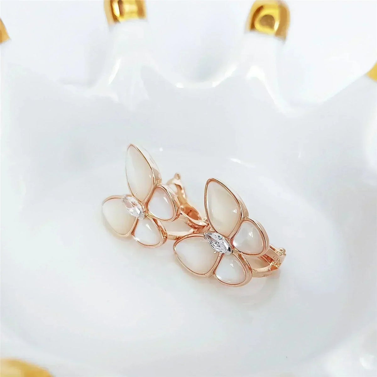 ¡®AuraJewelry¡¯BUTTERFLY MOP DIAMOND EARRINGS
