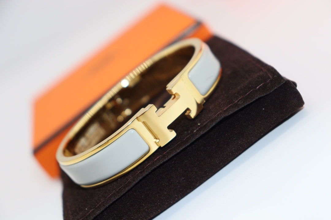 ¡®AuraJewelry¡¯H LIGHT BLUE BRACELET