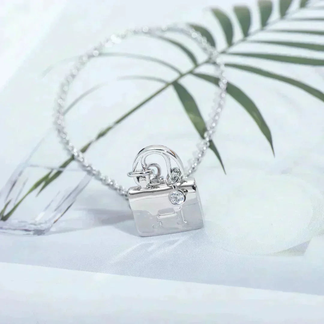 ¡®AuraJewelry¡¯AMULETTE PEDANT SILVER NECKLACE