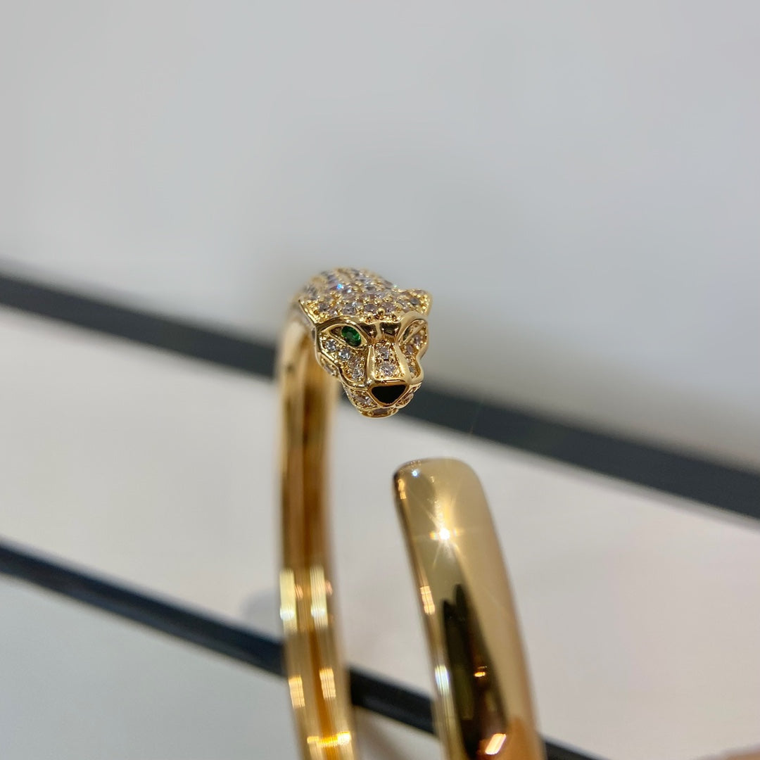 ¡®AuraJewelry¡¯PANTHERE GOLD DIAMOND OPEN BRACELET