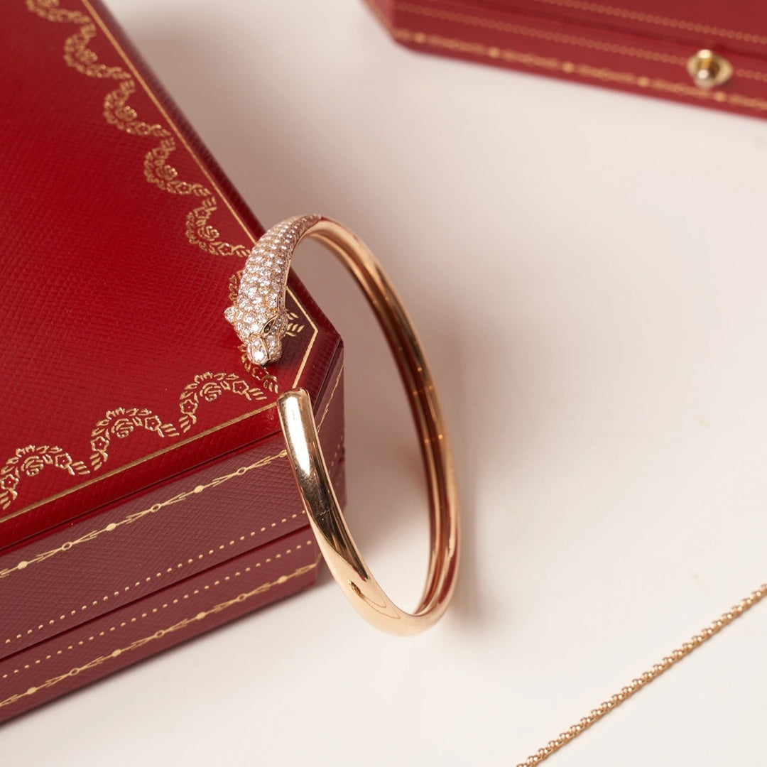 ¡®AuraJewelry¡¯PANTHERE ROSE GOLD DIAMOND OPEN BRACELET