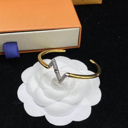 ¡®AuraJewelry¡¯VOLTE UPSITE DOWN DIAMOND GOLD OPEN BRACELET