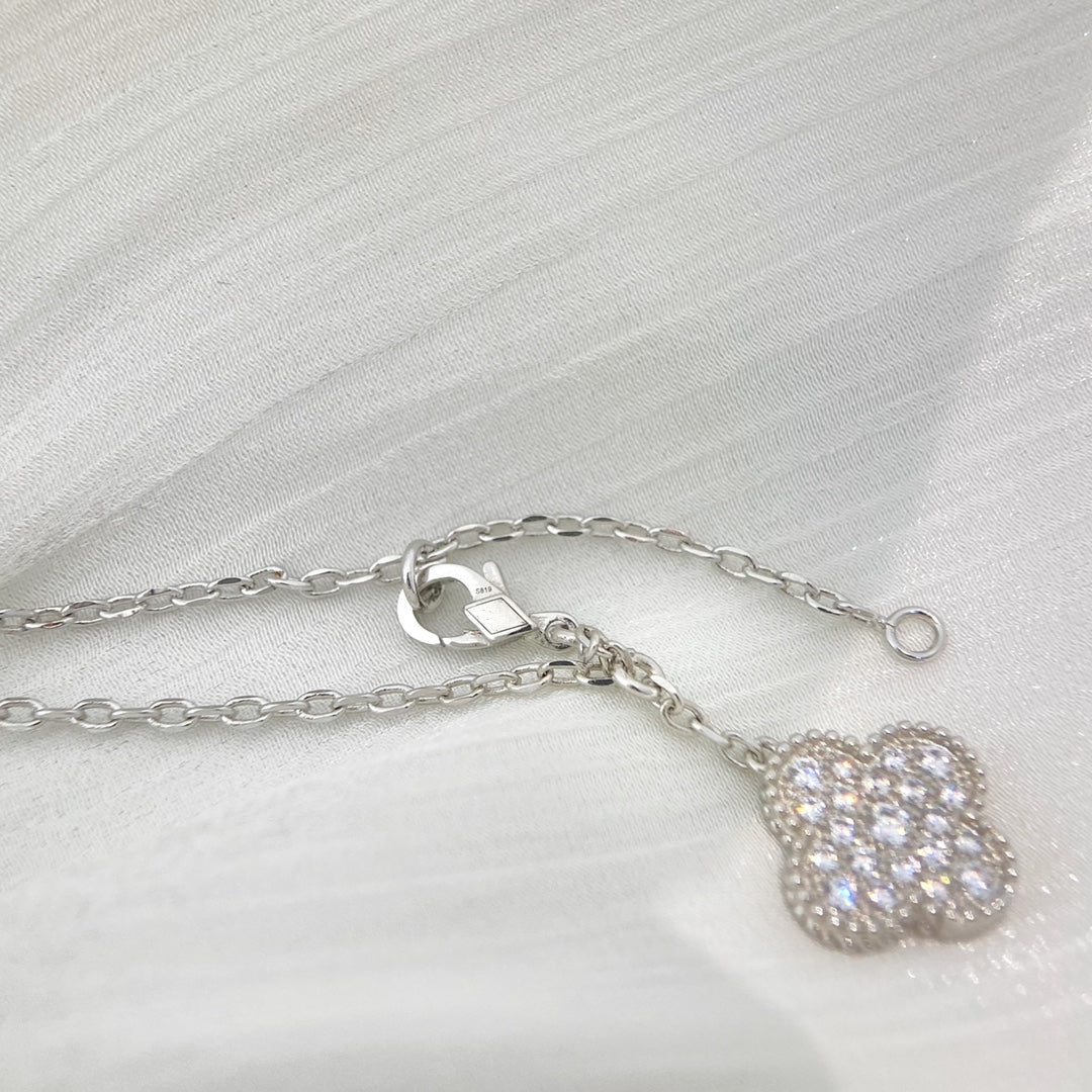 ¡®AuraJewelry¡¯CLOVER 5 MOTIFS SILVER DIAMONDS NECKLACE