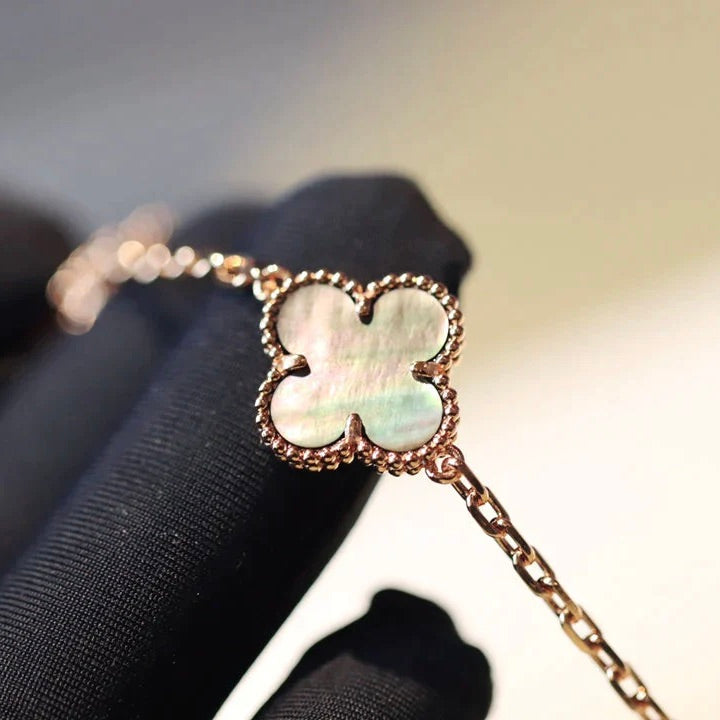 ¡®AuraJewelry¡¯CLOVER 20 MOTIFS DARK MOP DIAMOND  NECKLACE