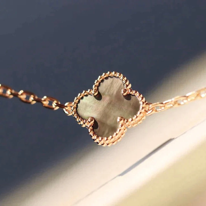 ¡®AuraJewelry¡¯CLOVER 20 MOTIFS DARK MOP DIAMOND  NECKLACE