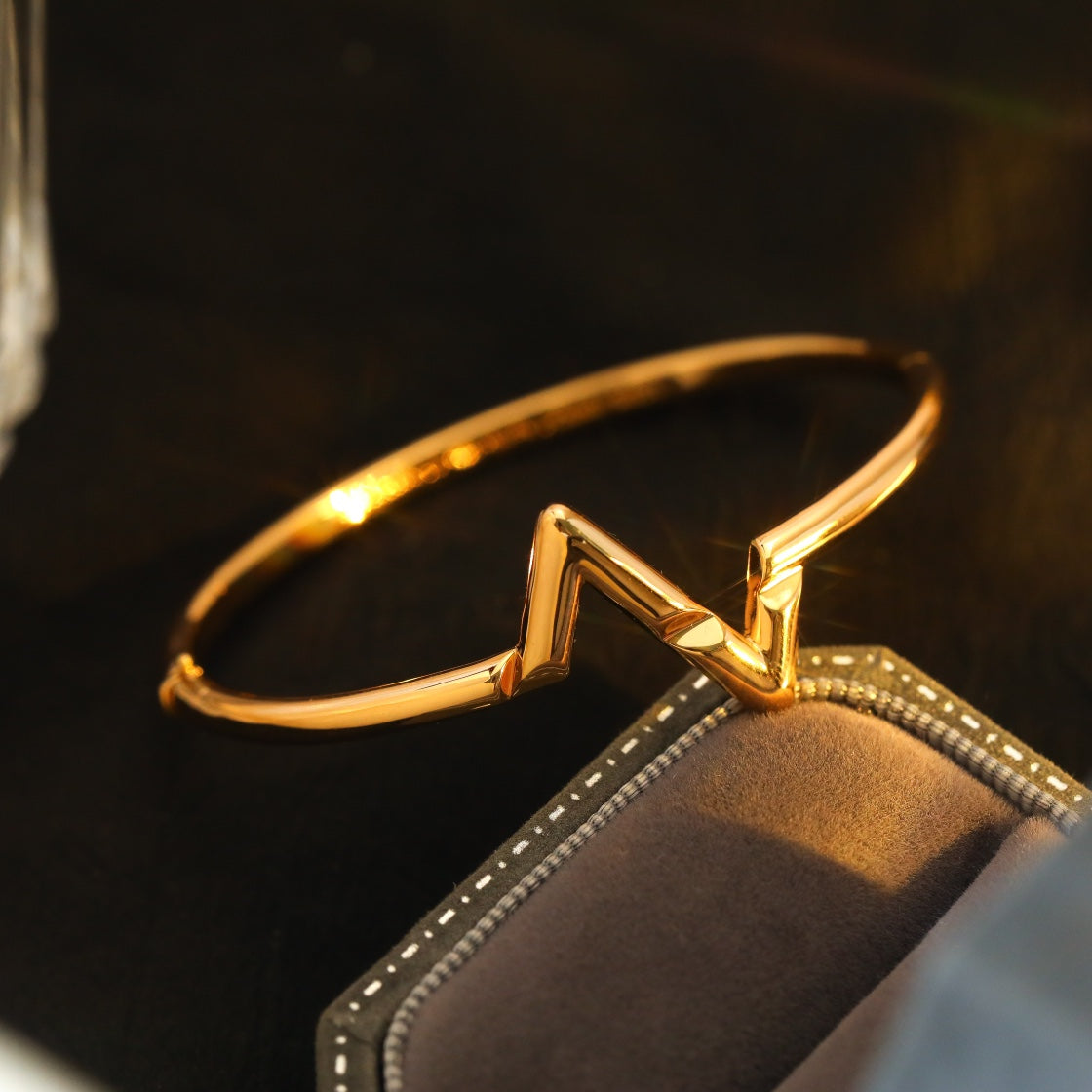 ¡®AuraJewelry¡¯VOLTE UPSITE DOWN BRACELET