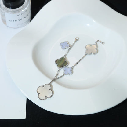 ¡®AuraJewelry¡¯CLOVER BRACELET 5 MOTIFS MOP CHALCEDONY SILVER