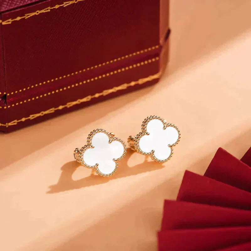 ¡®AuraJewelry¡¯CLOVER MEDIUM 1 MOTIFS  WHITE MOP STUD EARRINGS
