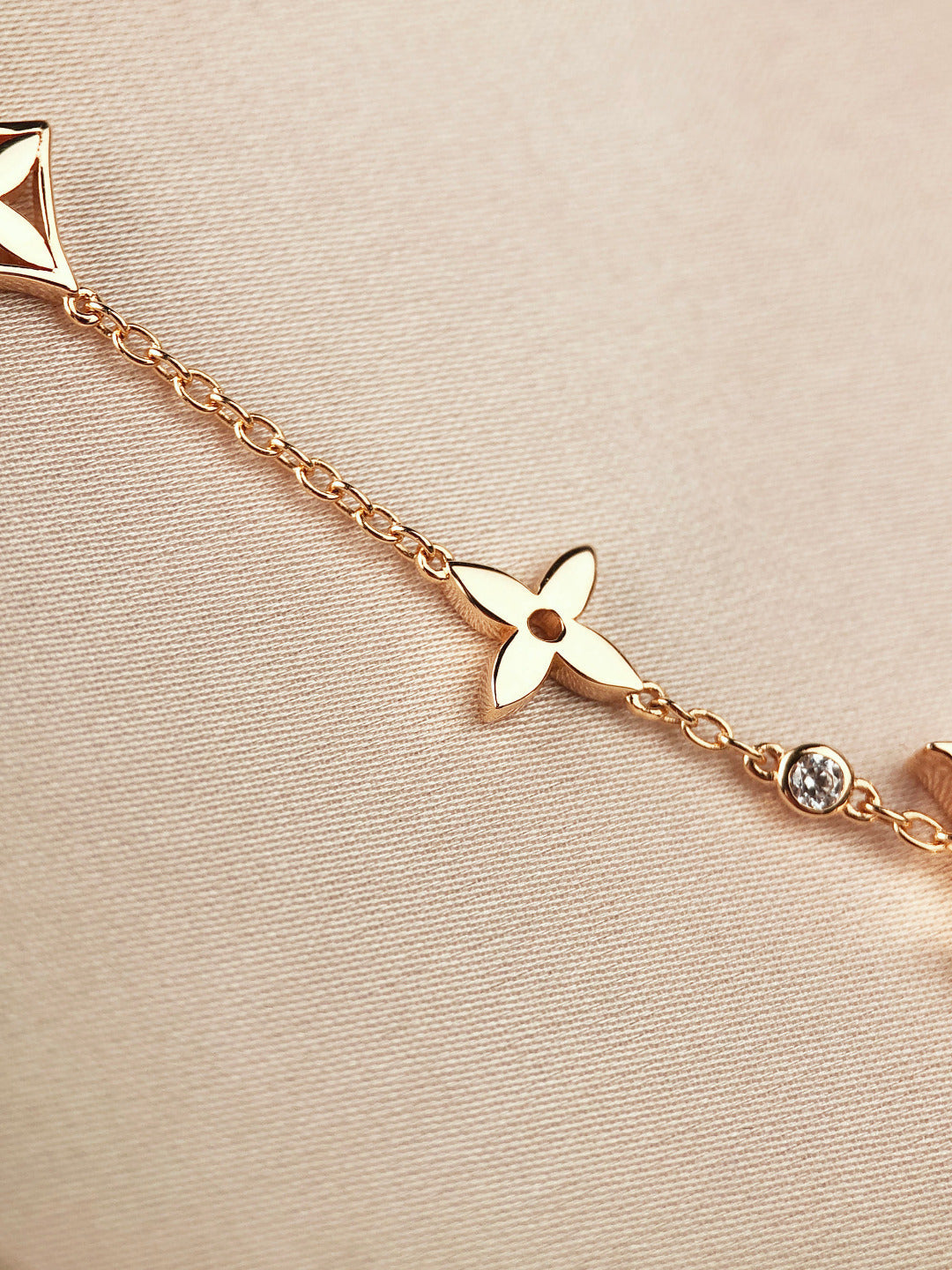 ¡®AuraJewelry¡¯STAR AND SUN 7 MOTIFS GOLD BRACELET
