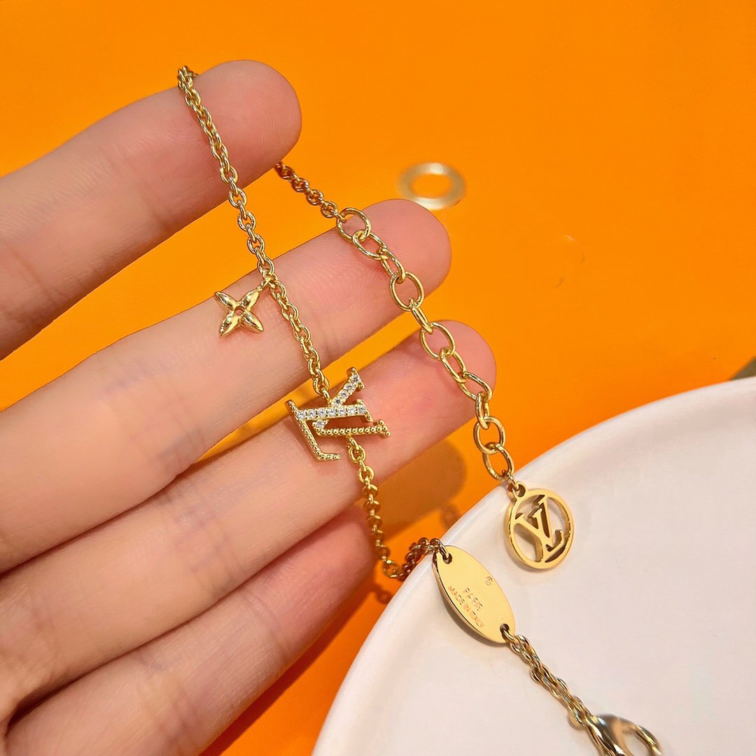 ¡®AuraJewelry¡¯LOGO STAR MOTIF GOLD BRACELET