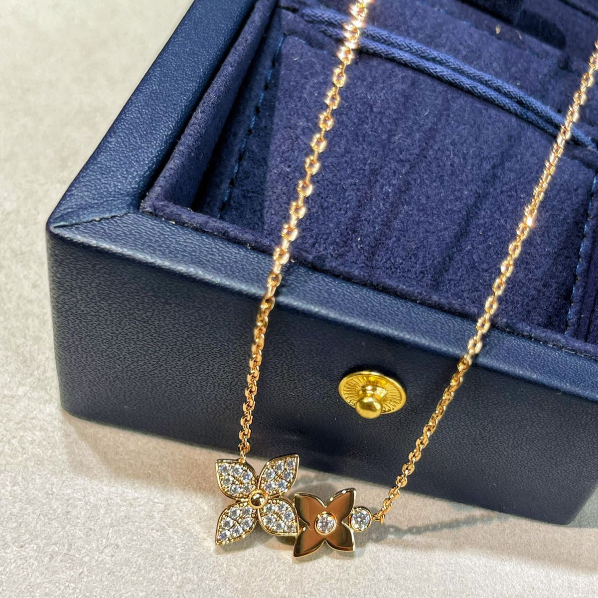 ¡®AuraJewelry¡¯STAR BLOSSOM NECKLACE PINK GOLD DIAMONDS