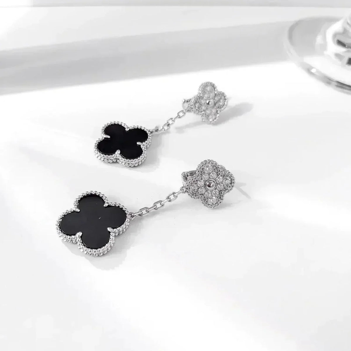 ¡®AuraJewelry¡¯CLOVER 2 MOTIFS  DIAMOND ONYX EARRINGS SILVER