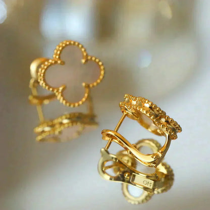 ¡®AuraJewelry¡¯CLOVER MEDIUM 1 MOTIFS  WHITE MOP STUD EARRINGS