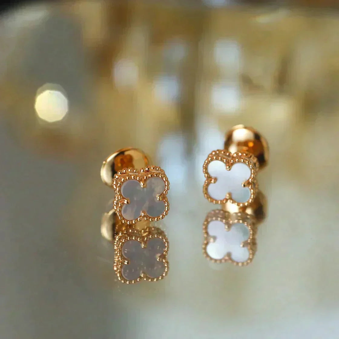 ¡®AuraJewelry¡¯CLOVER MINI 9.5MM WHITE MOP EARRINGS