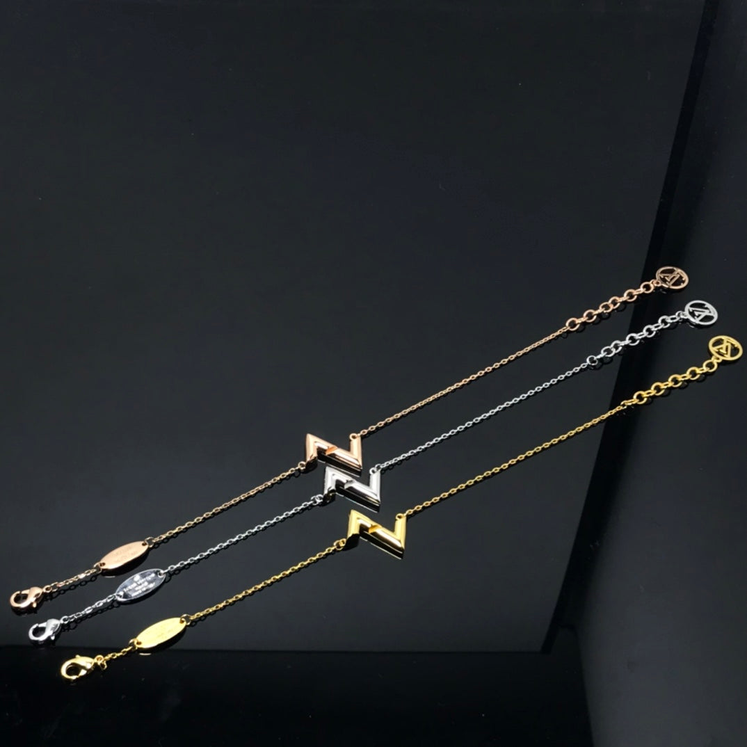 ¡®AuraJewelry¡¯VOLT LV LOGO BRACELET