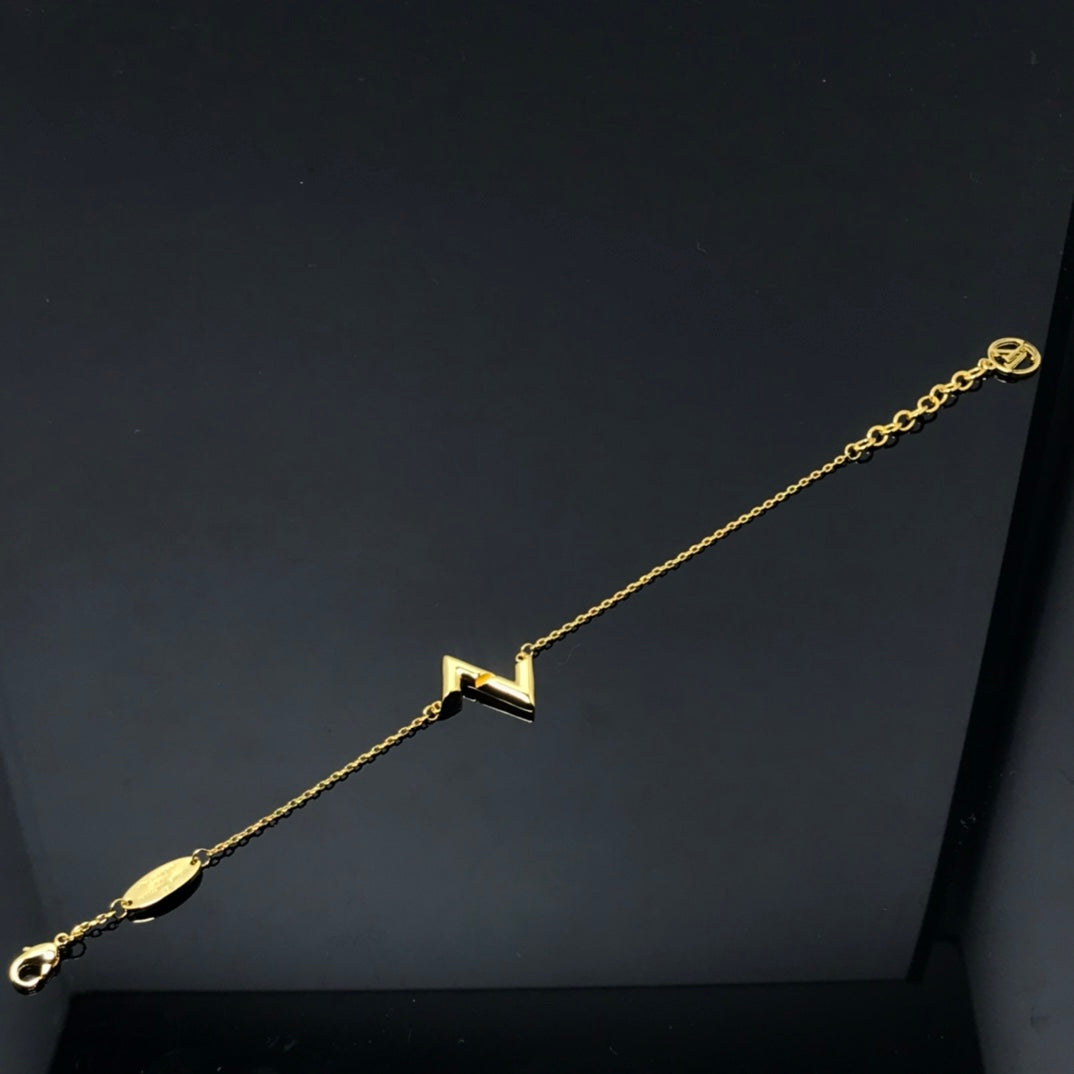 ¡®AuraJewelry¡¯VOLT LV LOGO BRACELET