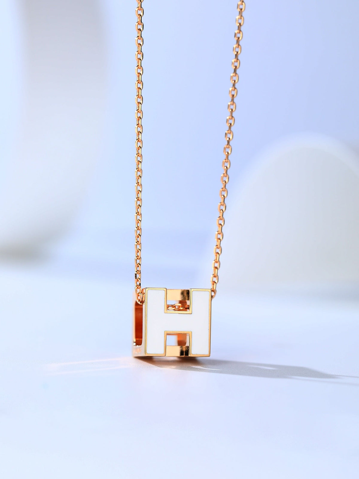 ¡®AuraJewelry¡¯H CAGE PINK GOLD NECKLACE