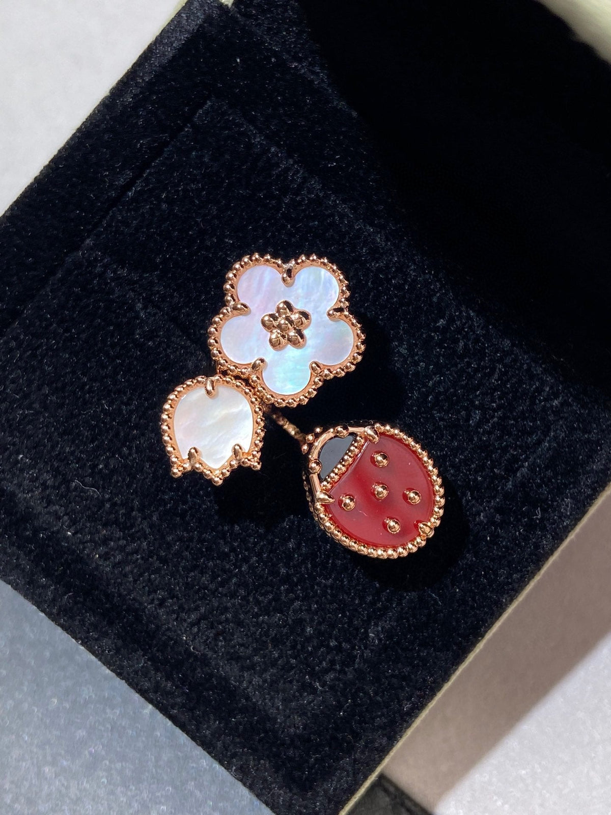 ¡®AuraJewelry¡¯LUCKY 3 MOTIF ROSE GOLD RING