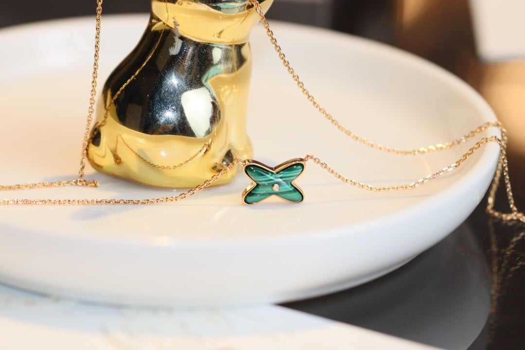 ¡®AuraJewelry¡¯JEUX MALACHITE 1 DIAMOND PINK GOLD NECKLACE