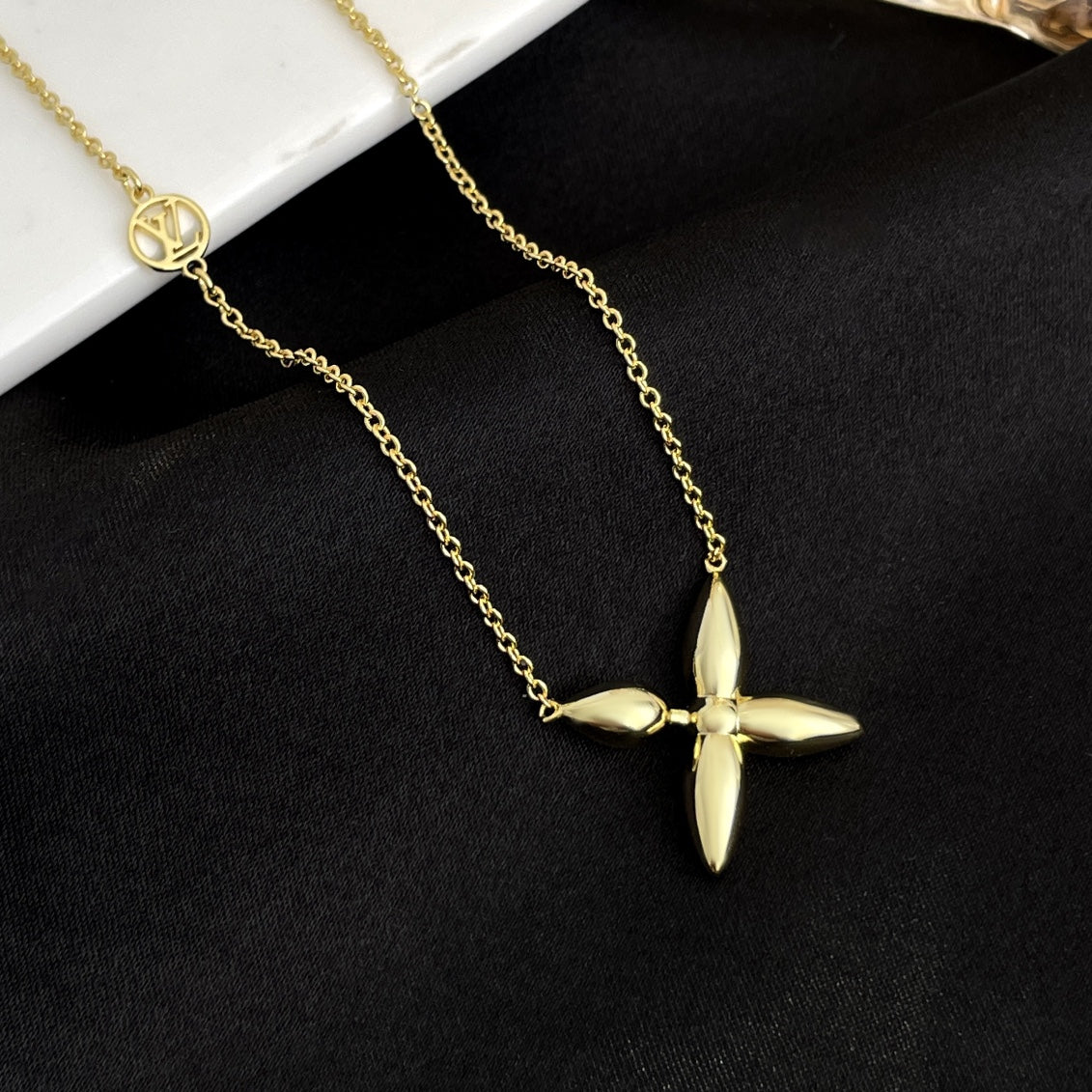 ¡®AuraJewelry¡¯LOUISETTE GOLD NECKLACE