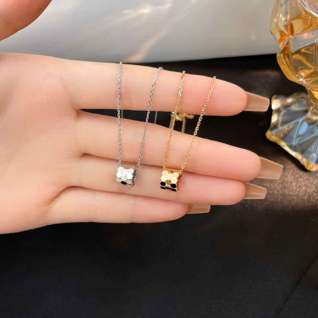 ¡®AuraJewelry¡¯BEE MINI NECKLACE