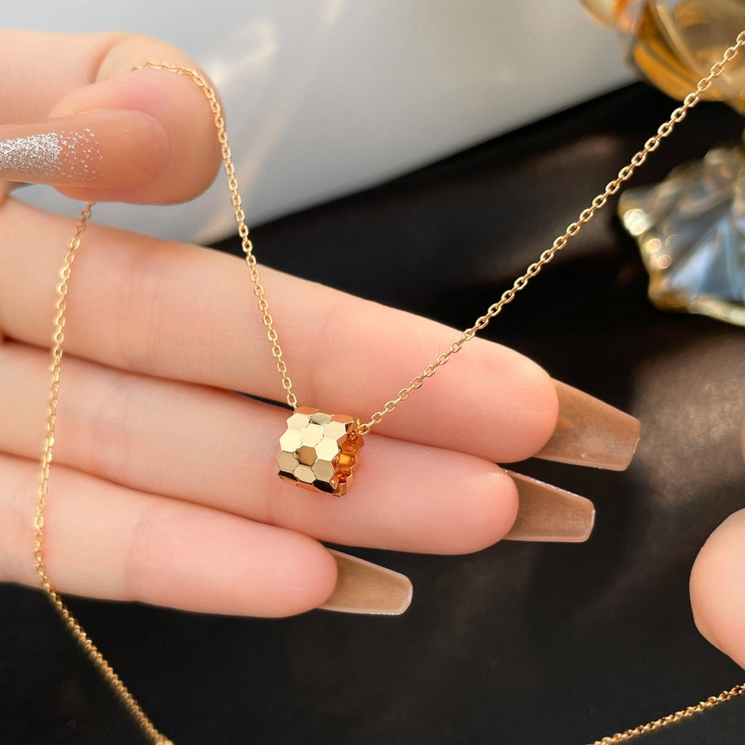 ¡®AuraJewelry¡¯BEE MINI NECKLACE