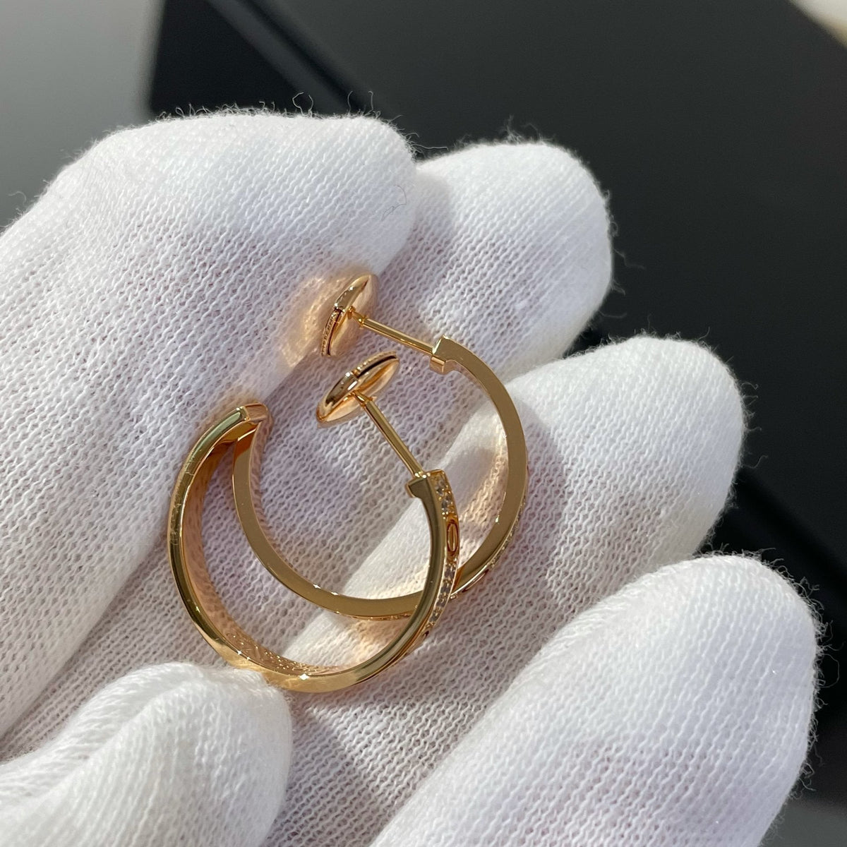 ¡®AuraJewelry¡¯LOVE DIAMOND PINK GOLD HOOP EARRINGS
