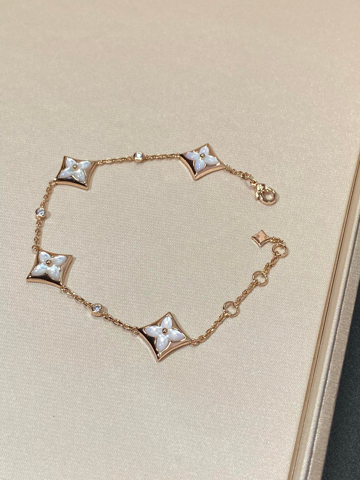 ¡®AuraJewelry¡¯STAR 4 MOTIF MOP DIAMOND PINK GOLD BRACELET