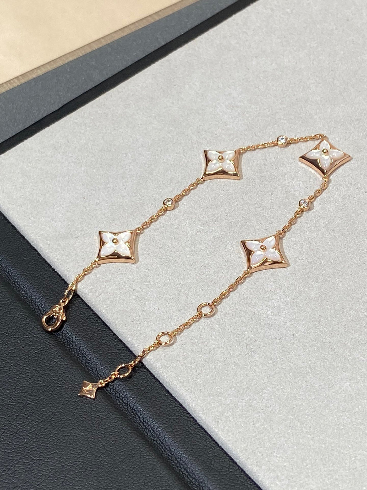 ¡®AuraJewelry¡¯STAR 4 MOTIF MOP DIAMOND PINK GOLD BRACELET