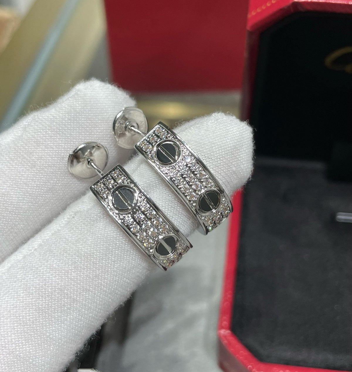 ¡®AuraJewelry¡¯LOVE CERAMIC DIAMOND PAVED SILVER EARRINGS