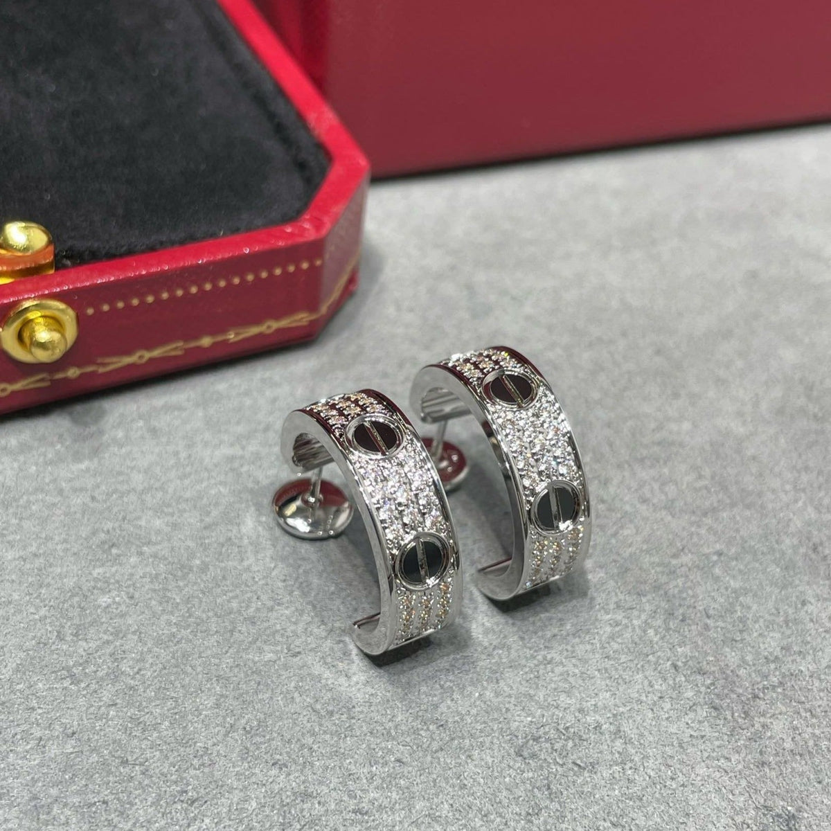 ¡®AuraJewelry¡¯LOVE CERAMIC DIAMOND PAVED SILVER EARRINGS