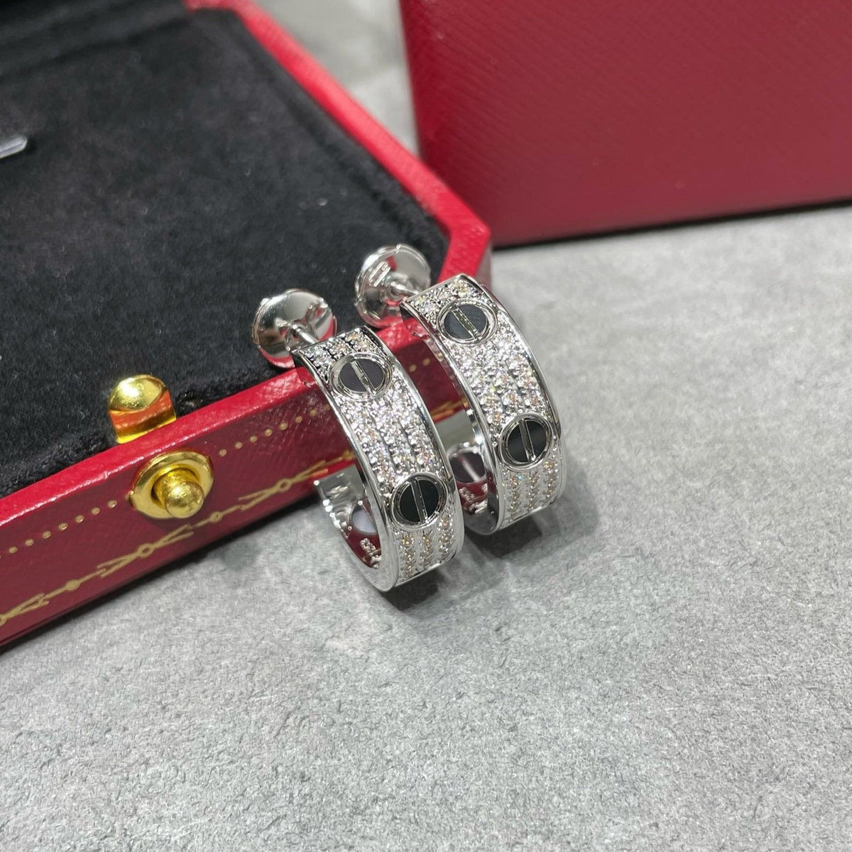 ¡®AuraJewelry¡¯LOVE CERAMIC DIAMOND PAVED SILVER EARRINGS