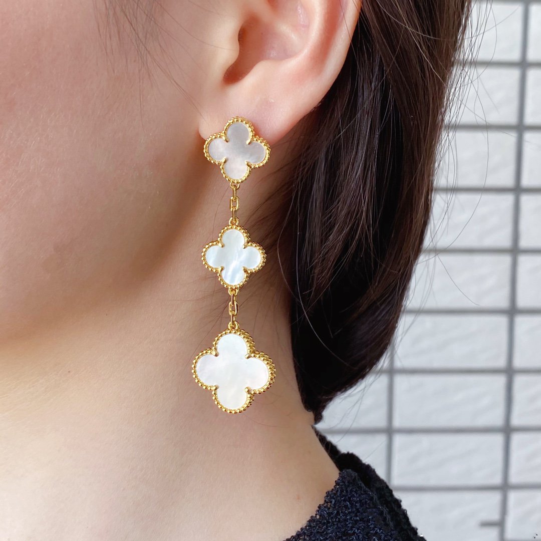¡®AuraJewelry¡¯CLOVER MOP 3 MOTIFS GOLD EARRINGS