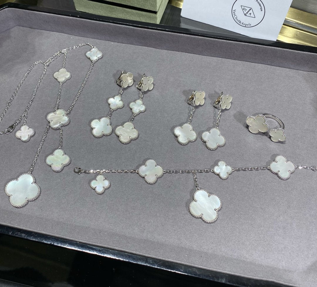 ¡®AuraJewelry¡¯CLOVER 5 MOTIF WHITE MOP SILVER BRACELET